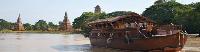 Thais koken op een teakhouten rijstboot Boot in Bangkok