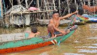 Kleurrijk Cambodja irrawaddy dolfijn drijvende dorpen Tonle Sap