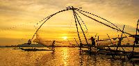 Kleurrijk Cambodja bamboe brug irrawaddy dolfijn