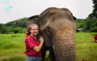 Olifanten verzorgen in het oerwoud tour voor kinderen
