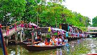 Fiets en Boot De drijvende weekend markten THAILAND