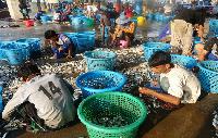 Lokale gemeenschap van Mahachai en Mae Klong echt vissersdorp