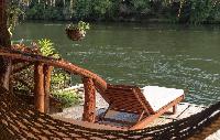 River Kwai Jungle Rafts slapen op een rafthouse