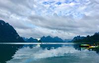 De lagune van Khao Sok National Park zwemmen