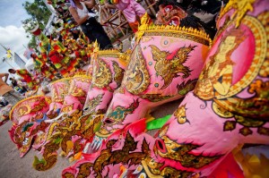 1340603043-the-annual-phi-ta-khon-festival-in-dansai_1298036